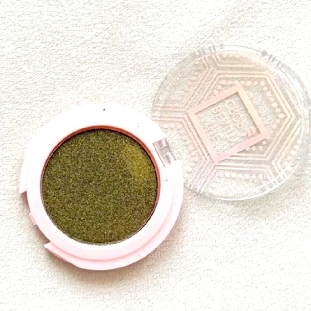The Beauty Crop Eyeshadow in ‘Halcyon’